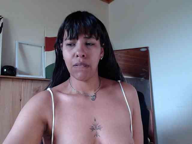 Ivonne-collins33 webcam