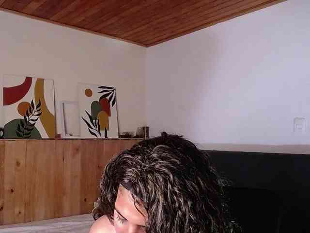 Ivonne-collins33 webcam