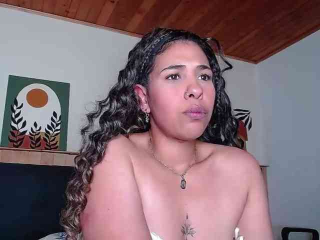 Ivonne-collins33 webcam