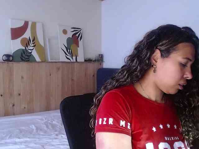 Ivonne-collins33 webcam