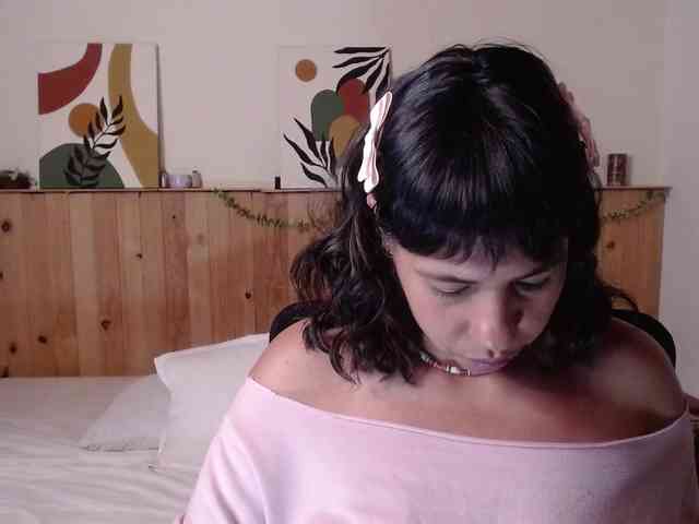 Ivonne-collins33 webcam