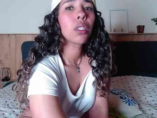 Ivonne-collins33 webcam