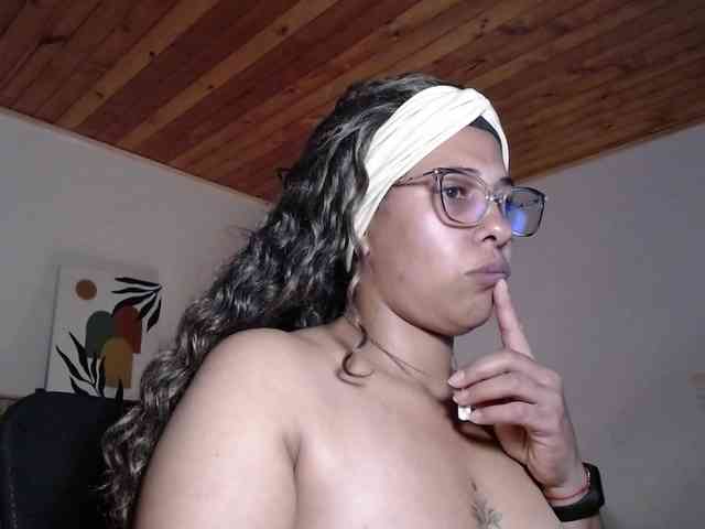 Ivonne-collins33 webcam