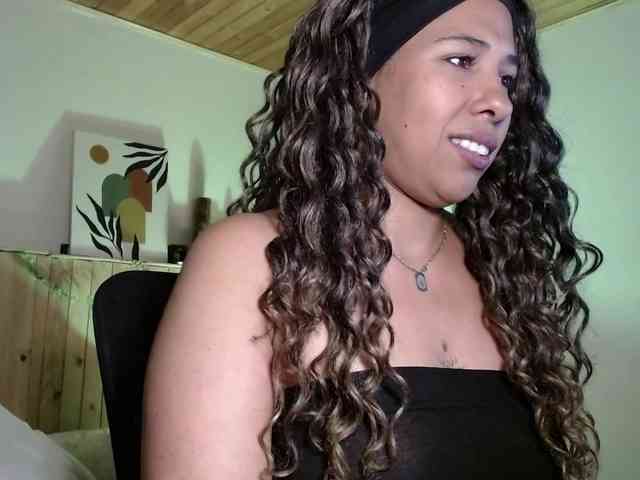 Ivonne-collins33 webcam