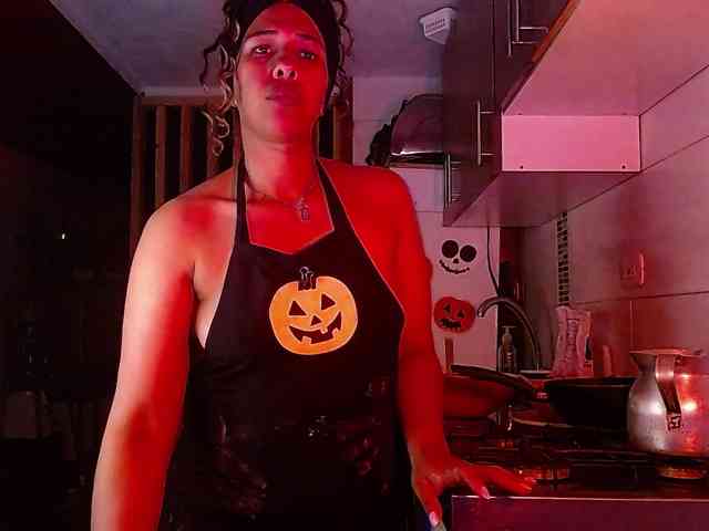 Ivonne-collins33 webcam