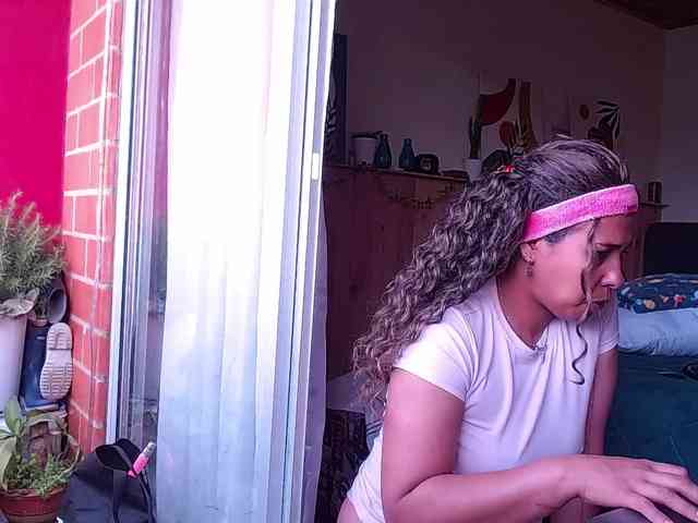 Ivonne-collins33 webcam