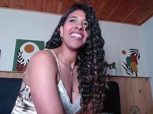 Ivonne-collins33 webcam