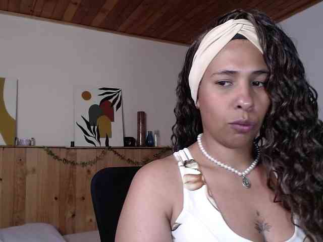 Ivonne-collins33 webcam