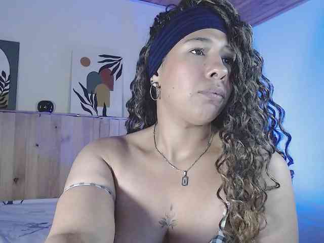 Ivonne-collins33 webcam