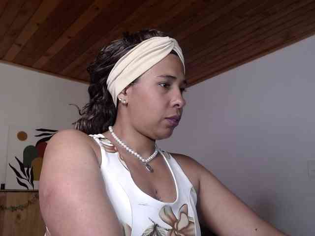 Ivonne-collins33 webcam