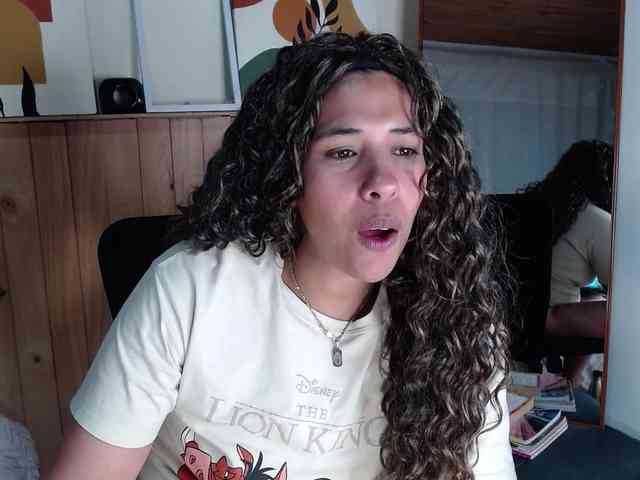 Ivonne-collins33 webcam