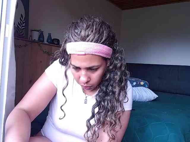 Ivonne-collins33 webcam