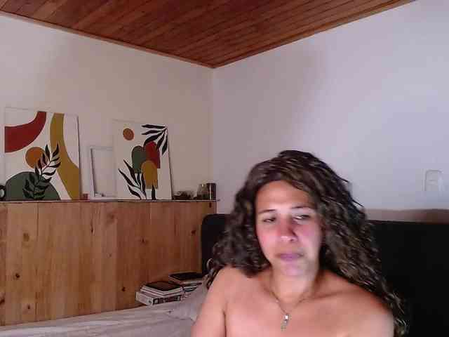 Ivonne-collins33 webcam