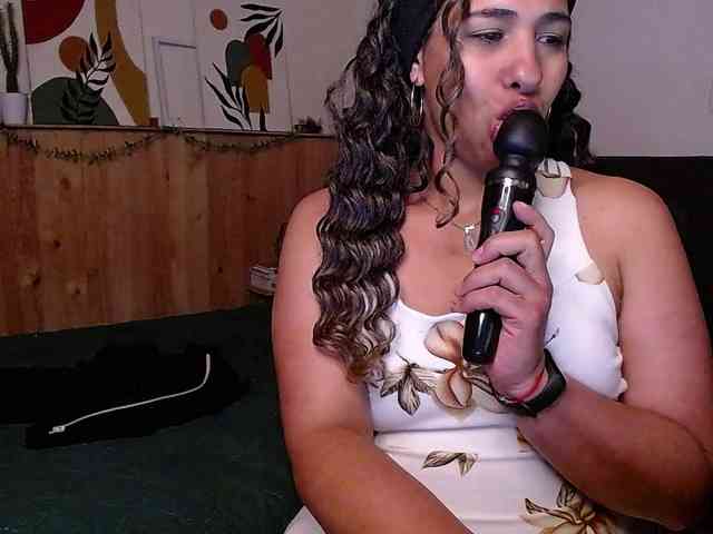 Ivonne-collins33 webcam