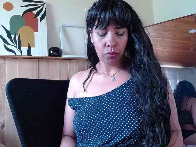 Ivonne-collins33 webcam