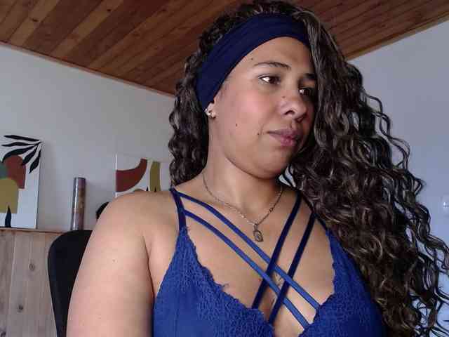 Ivonne-collins33 webcam