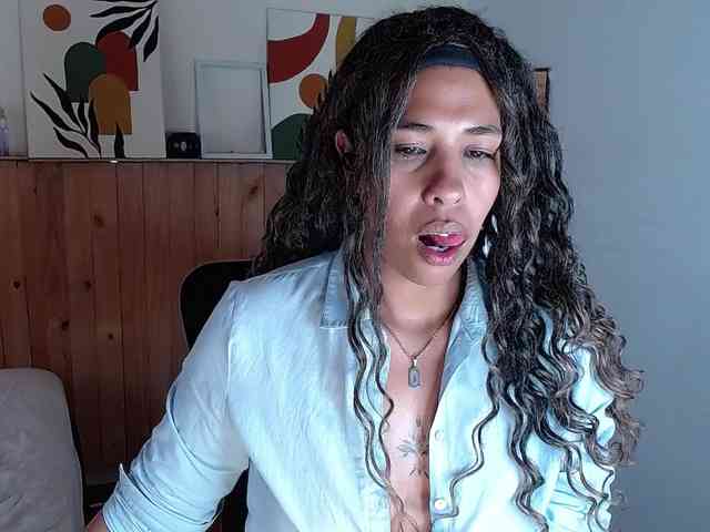 Ivonne-collins33 webcam