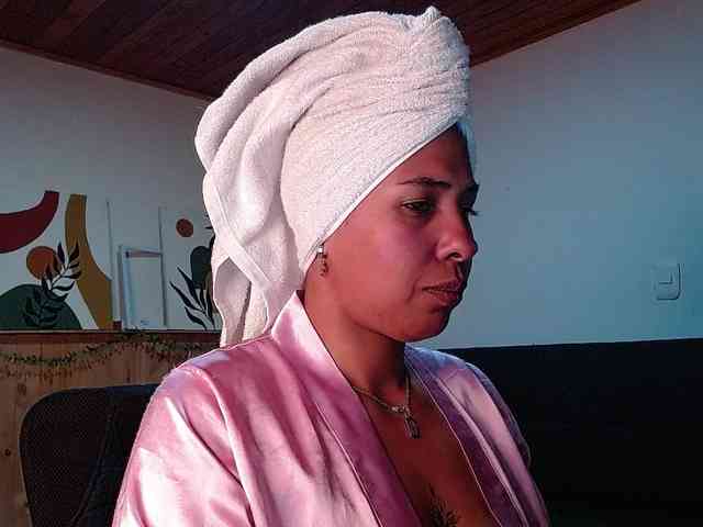 Ivonne-collins33 webcam