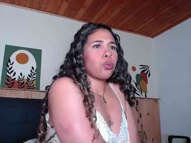 Ivonne-collins33 webcam