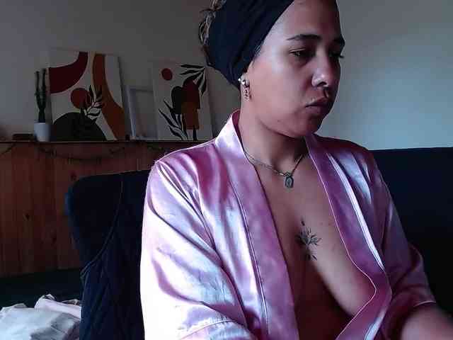 Ivonne-collins33 webcam