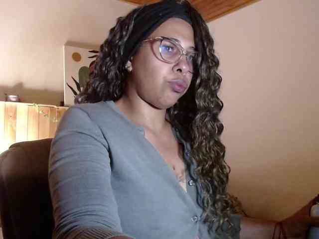 Ivonne-collins33 webcam