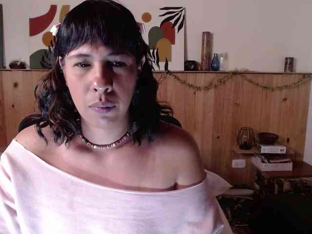 Ivonne-collins33 webcam