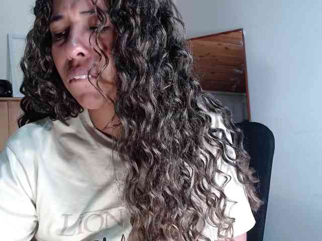 Ivonne-collins33 webcam