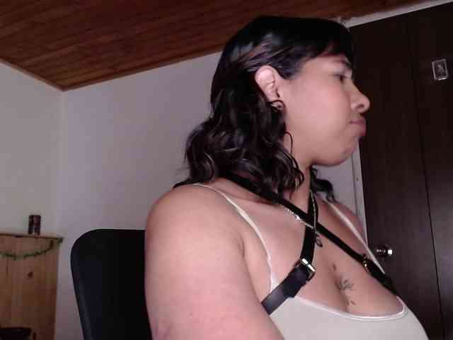 Ivonne-collins33 webcam