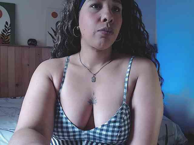 Ivonne-collins33 webcam