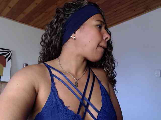 Ivonne-collins33 webcam