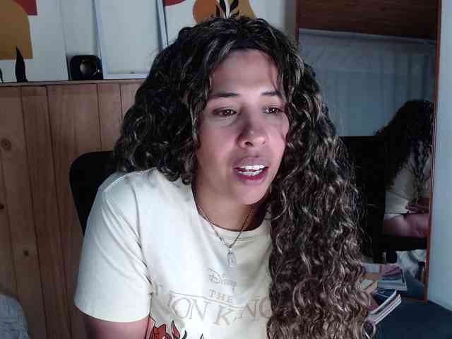 Ivonne-collins33 webcam