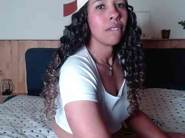 Ivonne-collins33 webcam