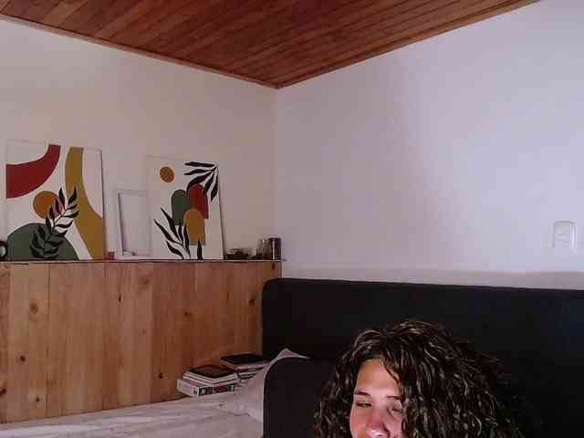 Ivonne-collins33 webcam