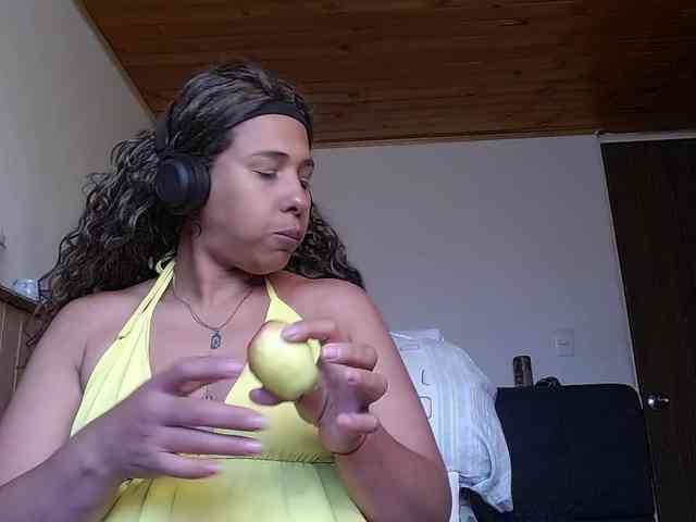 Ivonne-collins33 webcam