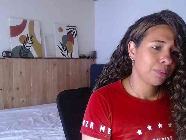 Ivonne-collins33 webcam
