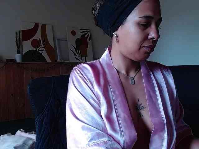 Ivonne-collins33 webcam