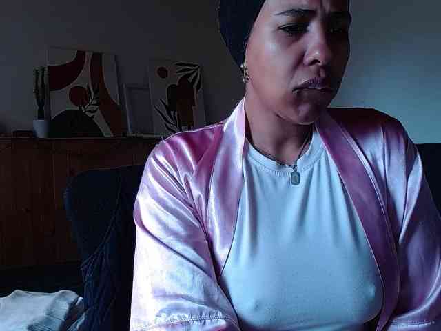 Ivonne-collins33 webcam