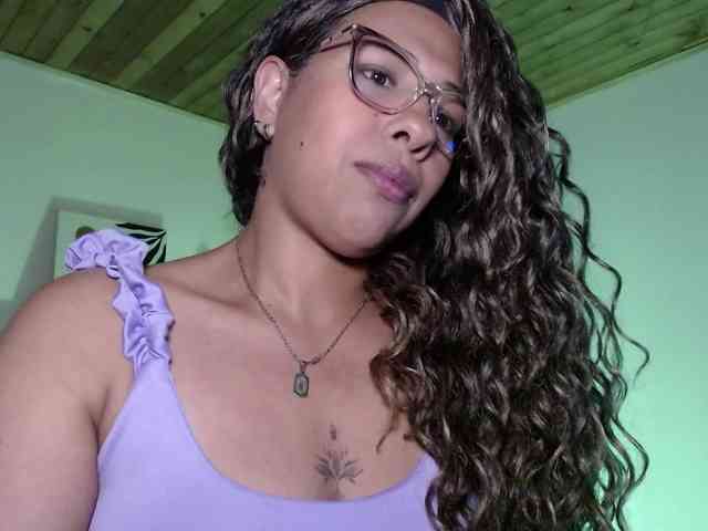 Ivonne-collins33 webcam