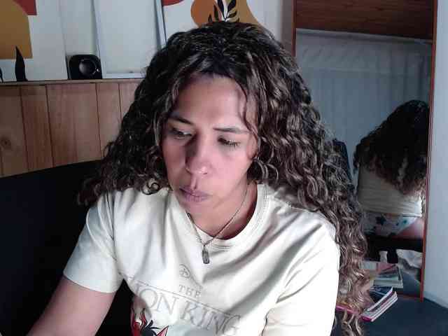 Ivonne-collins33 webcam