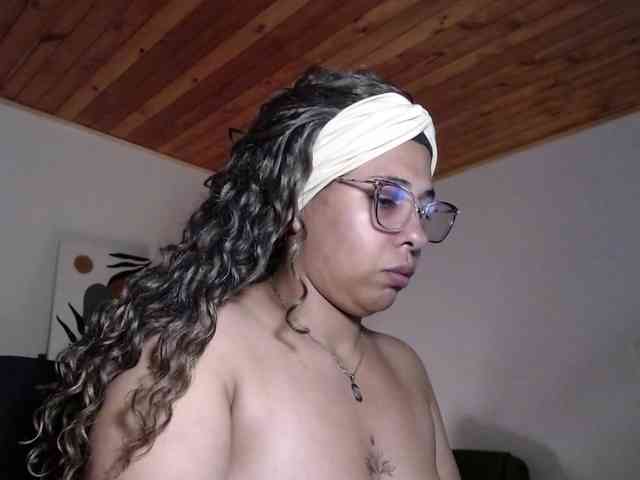 Ivonne-collins33 webcam