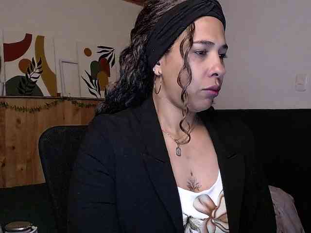 Ivonne-collins33 webcam