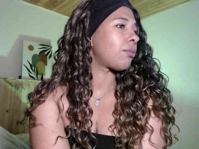 Ivonne-collins33 webcam