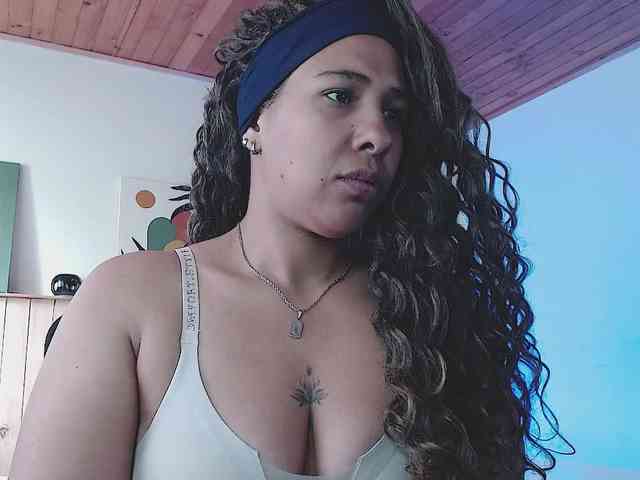 Ivonne-collins33 webcam