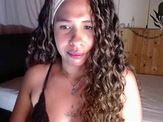 Ivonne-collins33 webcam