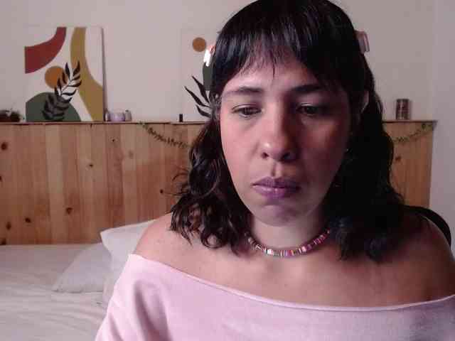 Ivonne-collins33 webcam