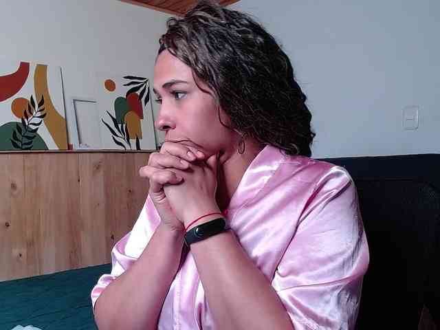 Ivonne-collins33 webcam