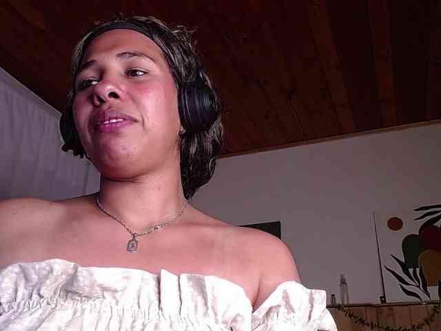 Ivonne-collins33 webcam