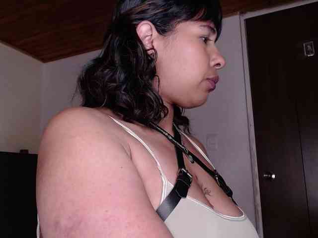 Ivonne-collins33 webcam