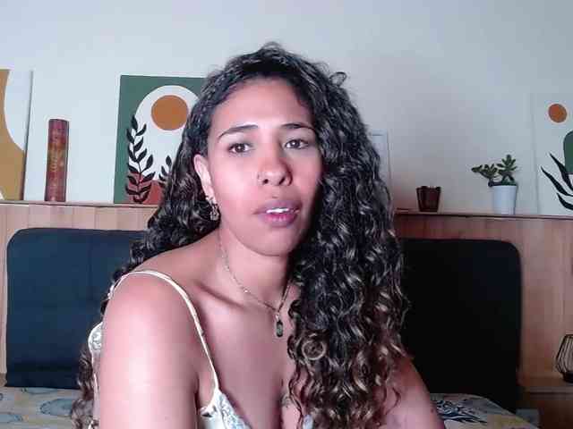Ivonne-collins33 webcam