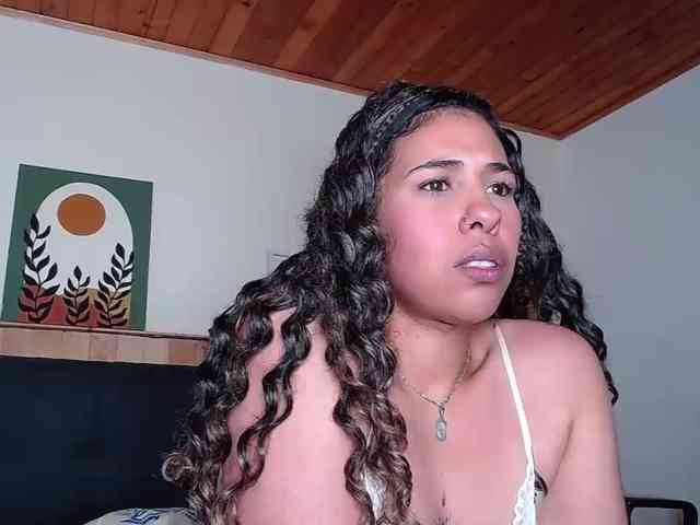 Ivonne-collins33 webcam